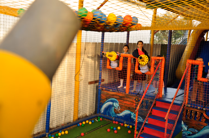 גלריית מאחורי הדבש – תמונה 328