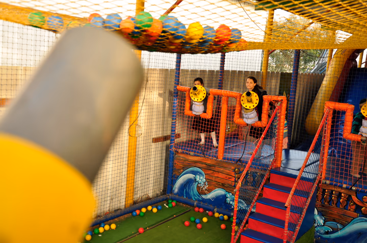 גלריית מאחורי הדבש – תמונה 295