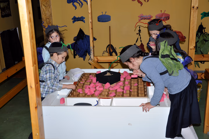 גלריית מאחורי הדבש – תמונה 208