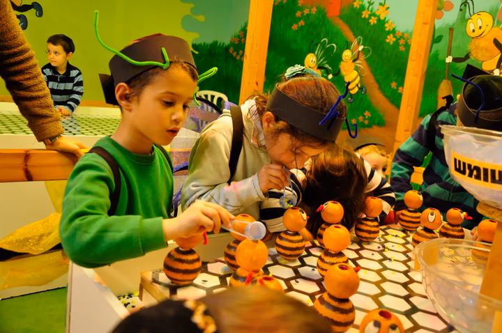 גלריית מאחורי הדבש – תמונה 104