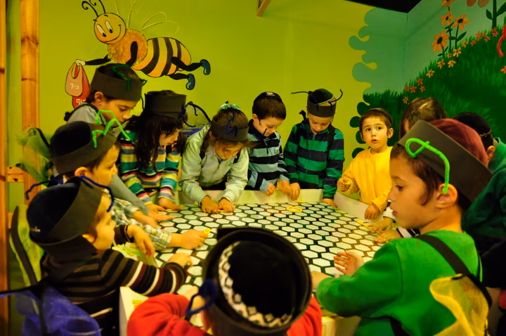 גלריית מאחורי הדבש – תמונה 110
