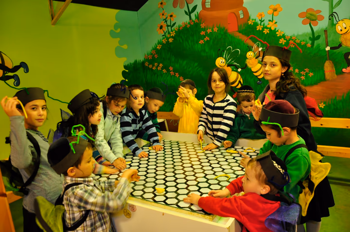 גלריית מאחורי הדבש – תמונה 329