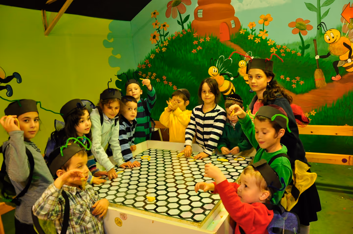 גלריית מאחורי הדבש – תמונה 238