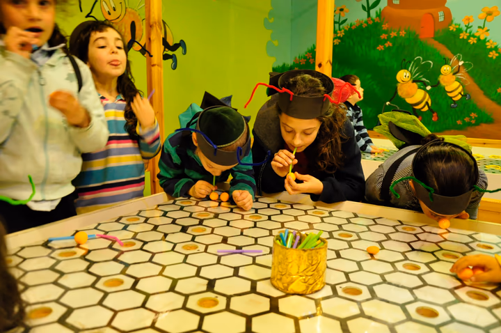 גלריית מאחורי הדבש – תמונה 153