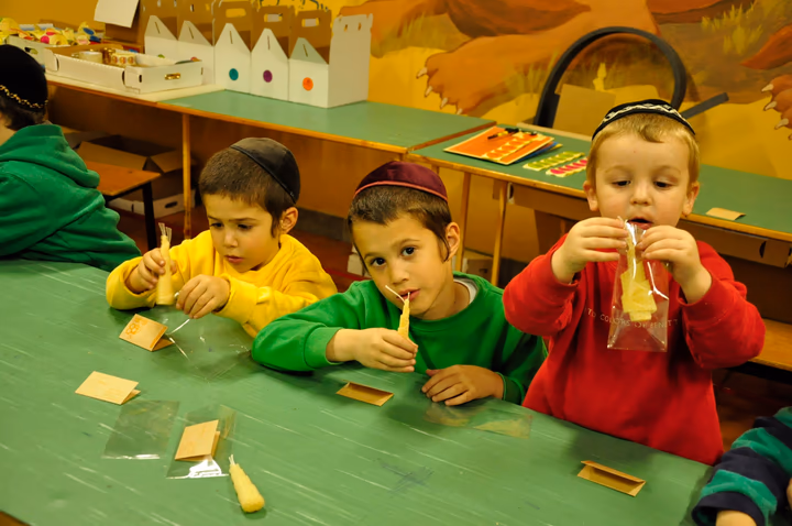 גלריית מאחורי הדבש – תמונה 260